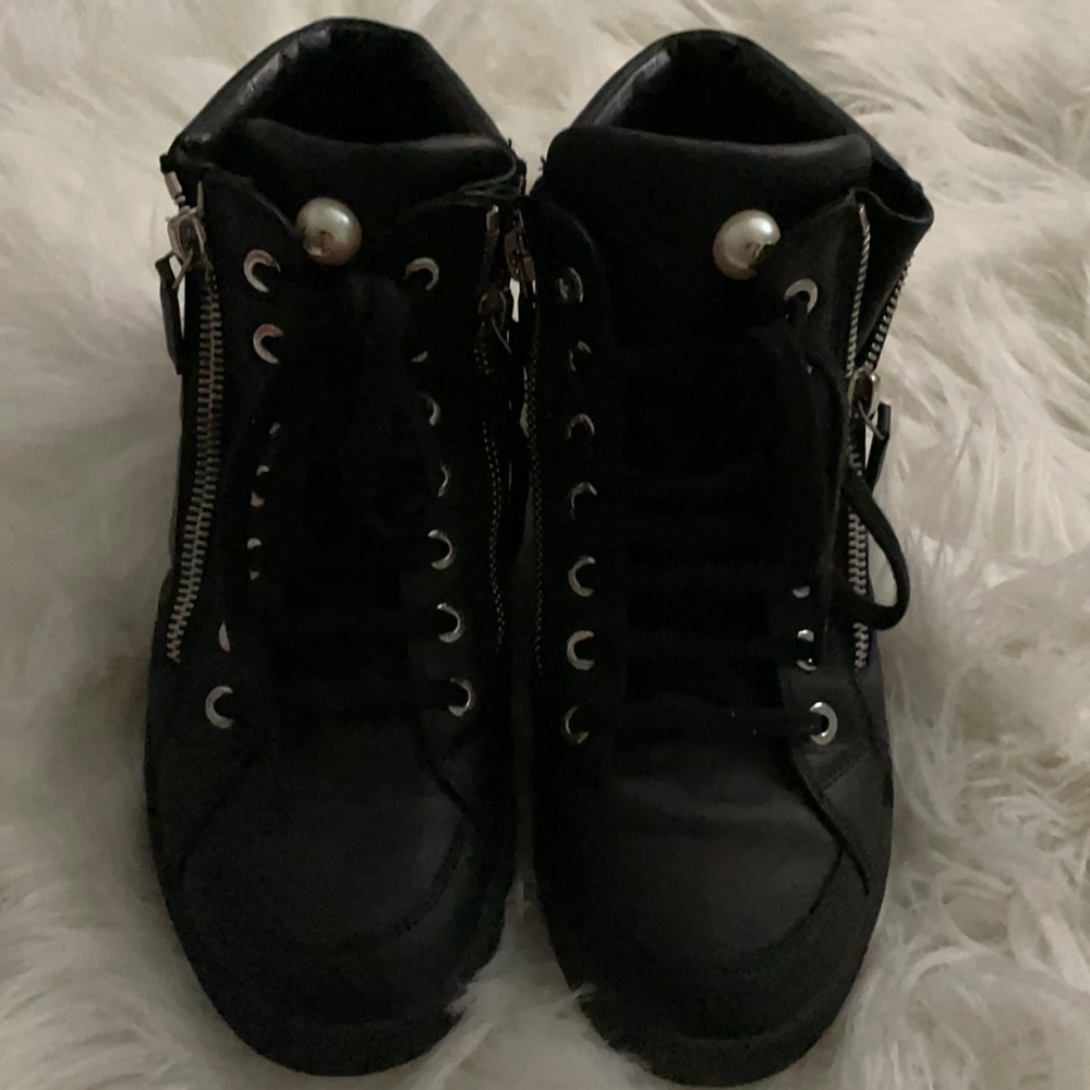 Chanel sneakers good condition